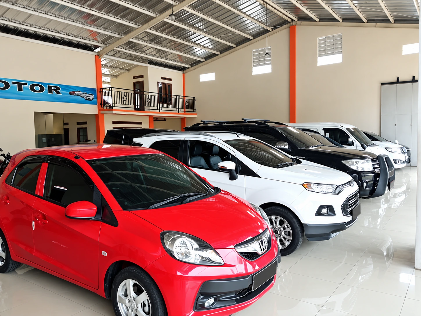 Mobil keluarga yang diperiksa di pelataran showroom